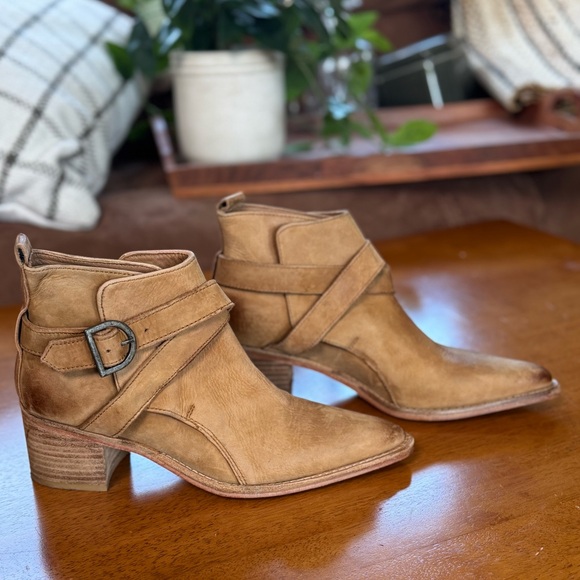 Free People Shoes - Free People Women’s Leather Brown Buckle Strap Ankle Booties Size 36/5.5
